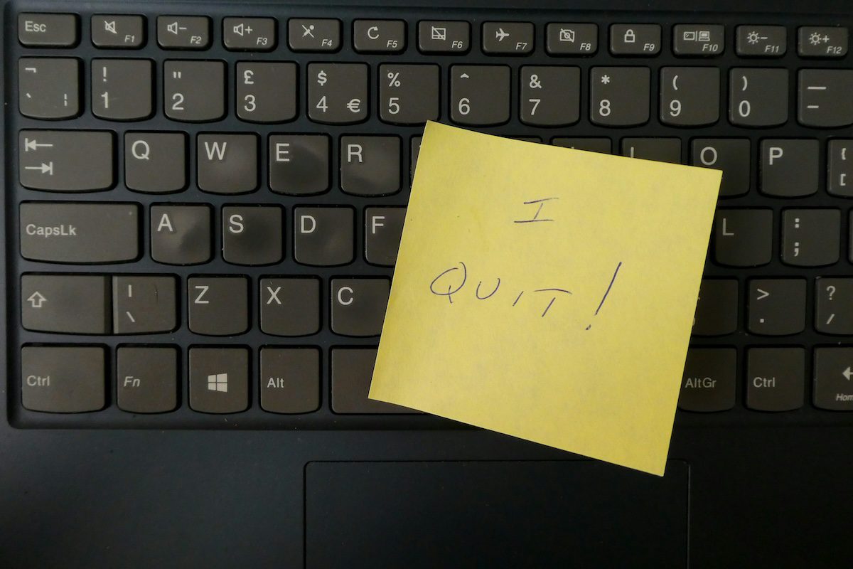 Yellow post-it note on a computer keyboard with the words ‘I quit,’ symbolizing mid-career professionals rethinking their path and seeking direction in their 30s and 40s.